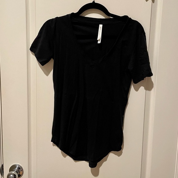 Aritzia The Group by Babaton V Neck Tee XS EUC Black - Picture 1 of 5